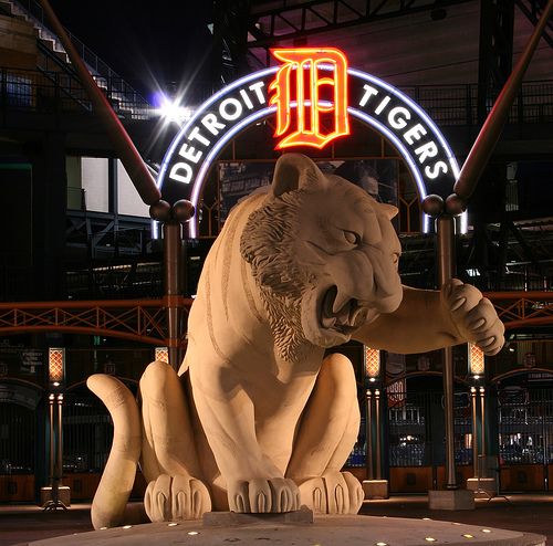 Tigers Statue